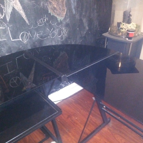 Computer desk - Picture 2 of 8